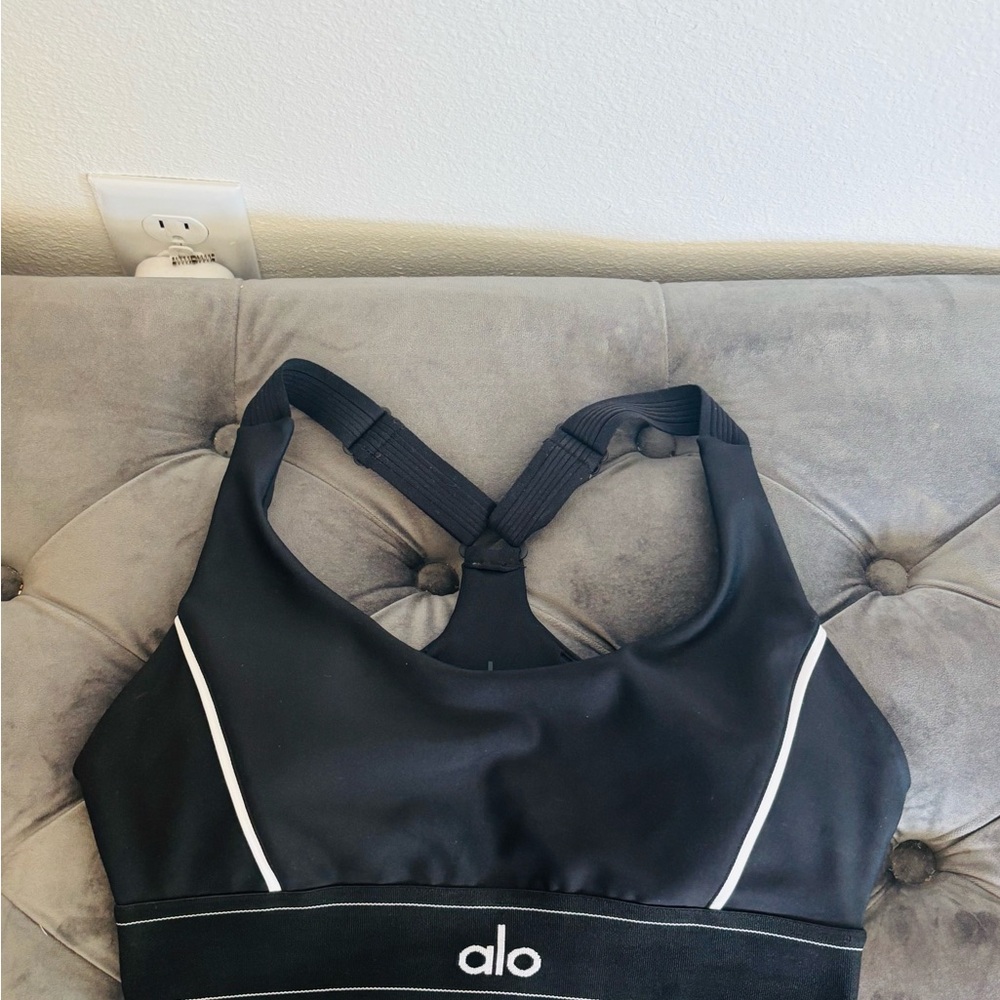 ALO Yoga Black Top - Picture 3 of 6